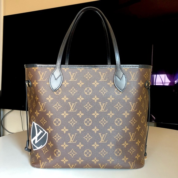 Louis Vuitton Handbags - Louis Vuitton World Tour Neverful MM